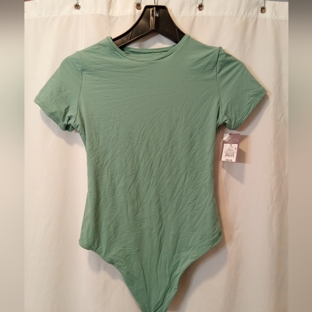 NWT Short Sleeve Thong Bodysuit 2 Snap Closure T-shirt Soft Stretch Scoop Neck